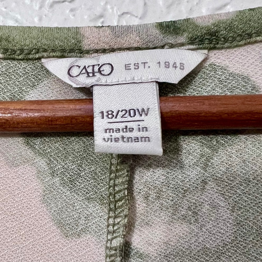 Cato Womens Plus 18/20W Green Paisley Camo Twist Front Sleeveless Knit Top - Picture 4 of 7